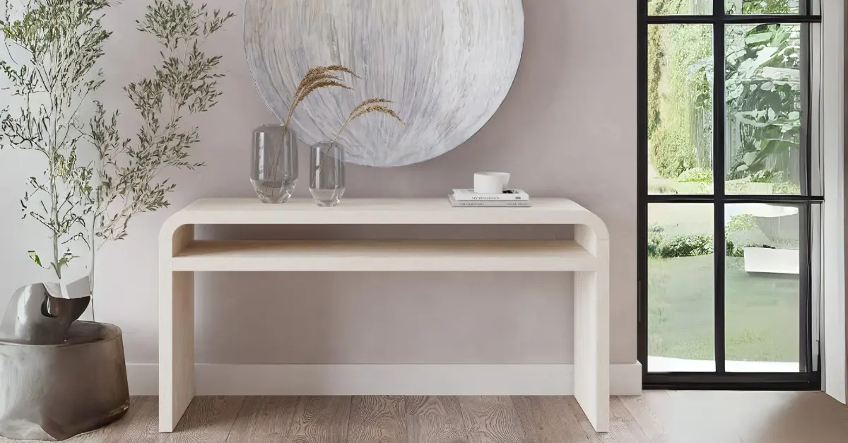 Drake Konsolentisch von Modus Furniture.